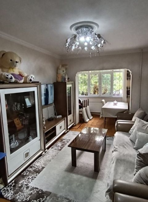 Satılır 2 otaqlı köhnə tikili 75 m² — Bakı