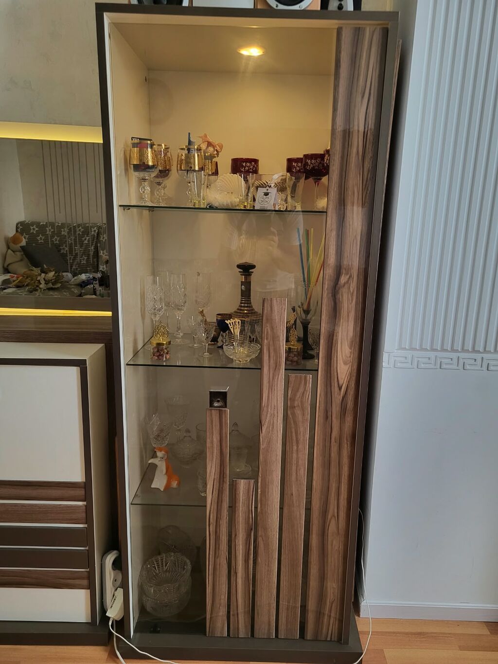 Qonaq otağı üçün vitrinli bufet dəsti - Müasir dizayn: Ağ parlaq — Qonaq otağı üçün, Bakı (3)