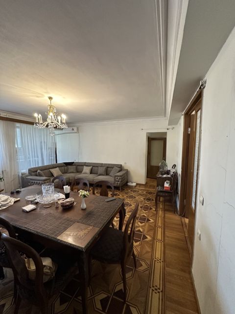 Satılır 4 otaqlı köhnə tikili 110 m² — Bakı