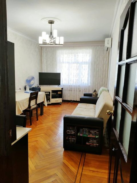 Satılır 2 otaqlı köhnə tikili 60 m² — Bakı
