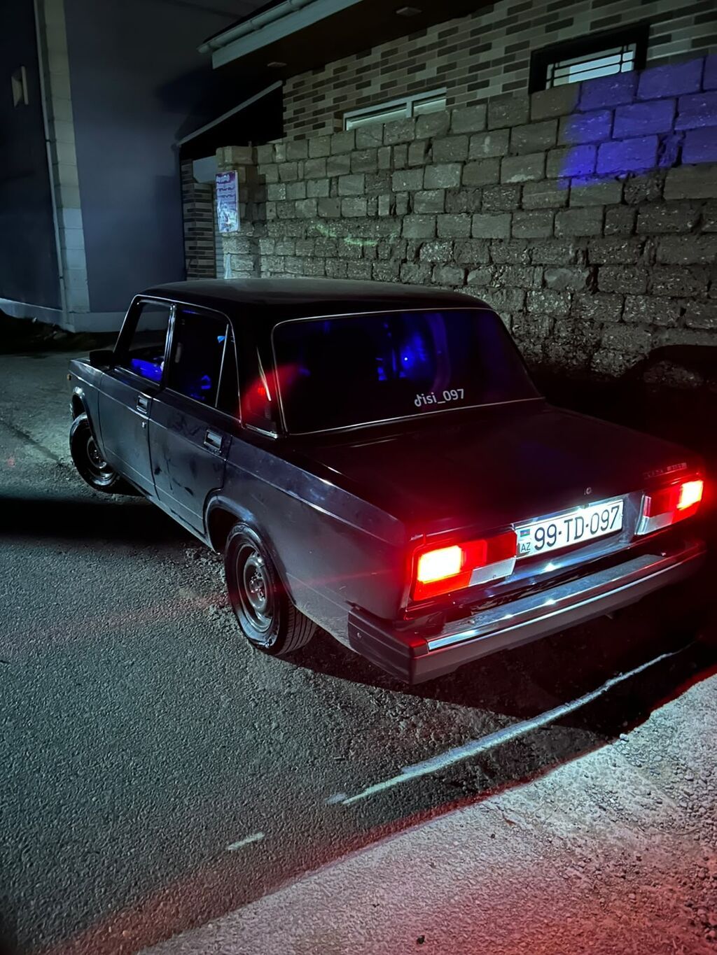 Lada 2107 sedan – qara rəng, klassik kuzov dizaynı. - 4 qapılı, arxa 99-TD-097 — Avtomobillər, Digah (3)