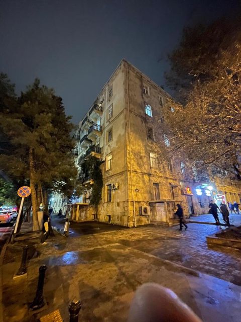 Satılır 5 otaqlı köhnə tikili 140 m² — Bakı