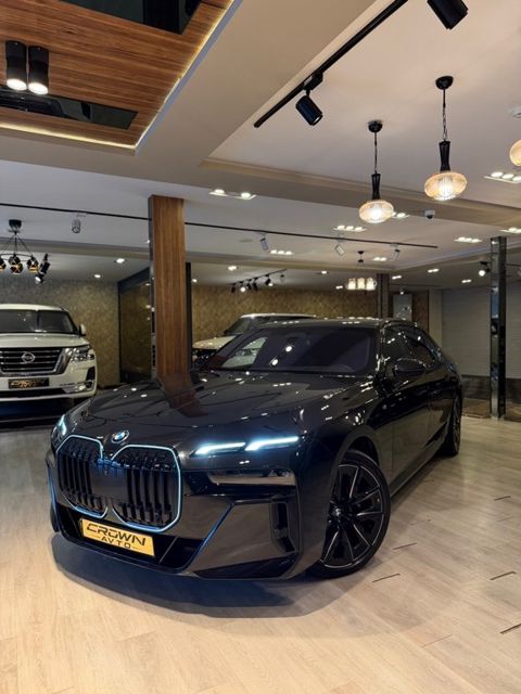 BMW i7 M70, 105.7 kWh, 2023 il, 13 000 km — Bakı