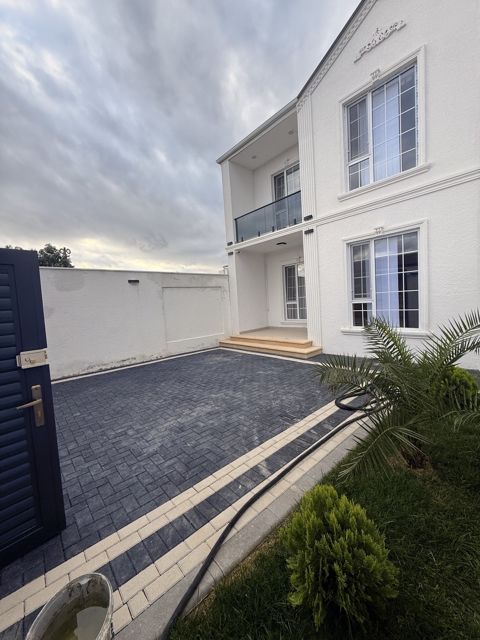 Satılır 4 otaqlı həyət evi/bağ evi 160 m² — Bakı