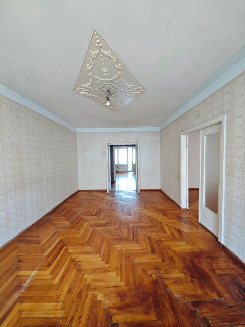 Satılır 4 otaqlı köhnə tikili 100 m² — Bakı