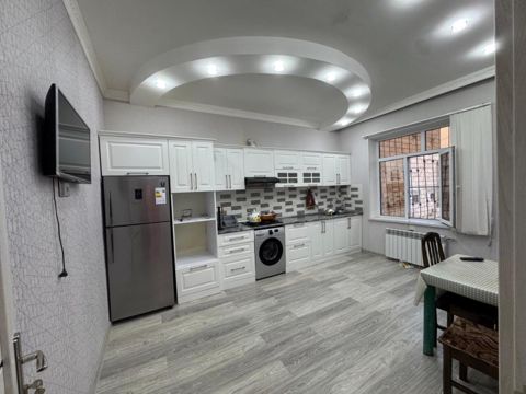 Satılır 4 otaqlı həyət evi/bağ evi 130 m² — Bakı