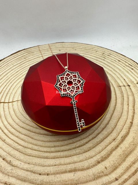 Qadin ucun gumus sepler ve hediyyeler №1786 — Necklaces and chains