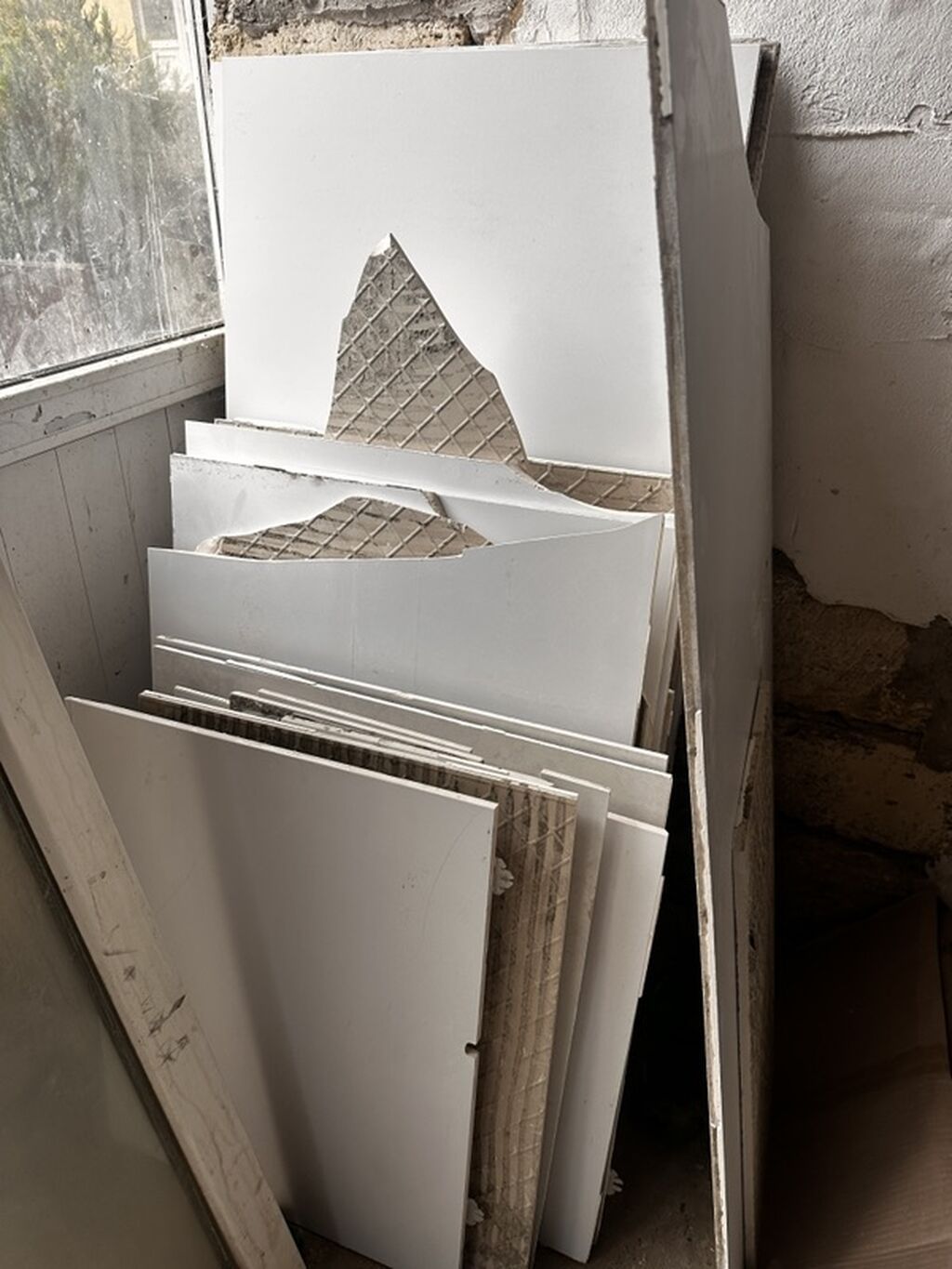 Nece kvadrat oldugunu bilmirem amma xeyli var Kvadrati 5 manata — Plitka və örtü materialları, Pirəkəşkül (3)
