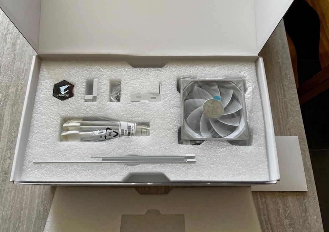 Video kart Gigabyte RTX 5090 Aorus Master Ice 32GB — Kompüterlər və noutbuklar, Bakı (4)