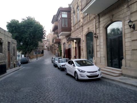 Satılır 4 otaqlı köhnə tikili 120 m² — Bakı