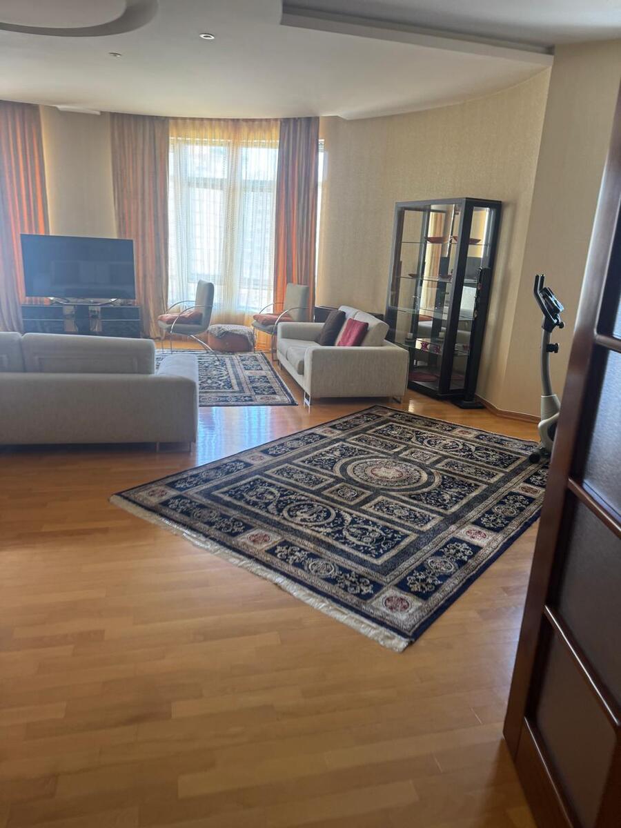 İcarəyə verilir 4 otaqlı yeni tikili 225 m² — Mənzil, Bakı (2)