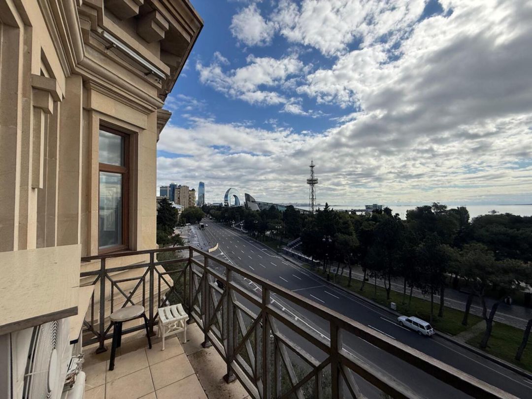 Satılır 4 otaqlı köhnə tikili 160 m² — Mənzil, Bakı (3)