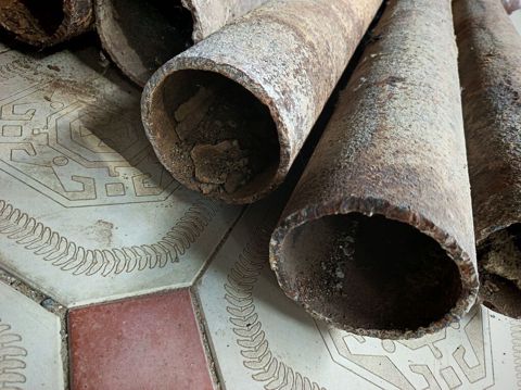 Məhsul: Metal borular (dəmir) Təsvir: - Material: Dəmir/metal — Tərtər