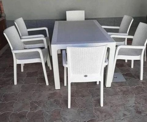 Masa və oturacaqlar — Bakı