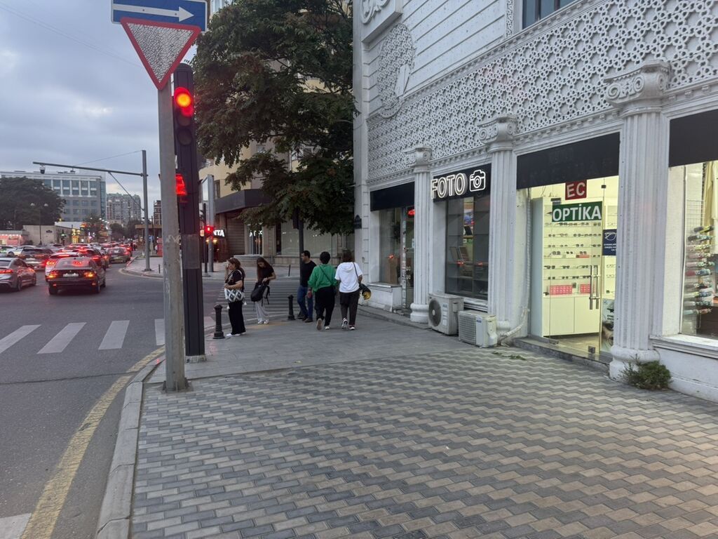 Qiymətdə razilaşmaq olar Optika mağazası – Hazir Business Kimi Satılır — Əmlak, Bakı (3)