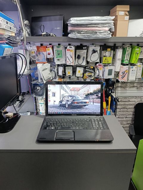 Noutbuk Toshiba — Bakı