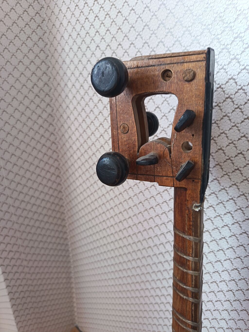Tar – əl istehsalı, klassik Azərbaycan tarı Xüsusiyyətlər: - Korpus — Gitarlar və digər simli alətlər, Gədəbəy (6)