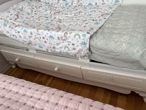 Uşaq çarpayısı – ağ rəng, taxta konstruksiya - Ölçü: təxminən 160×80 — Bakı