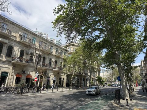 Satılır obyekt 210 m² — Bakı