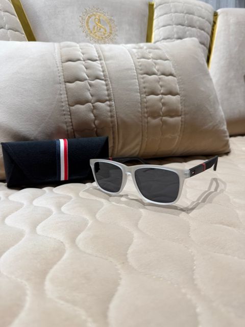 Tommy Hilfiger eynəyi — Bakı