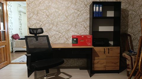 Ofis/iş masası və rəfli şkaf dəsti Az iwlenib ofis baglandigi ucun — 250 ₼ · Digah · Ofis mebeli Ofis/iş masası və rəfli şkaf dəsti Az iwlenib ofis baglandigi ucun — Digah