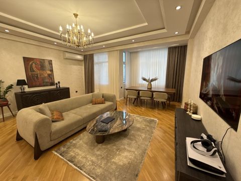 Satılır 4 otaqlı yeni tikili 170 m² — Bakı
