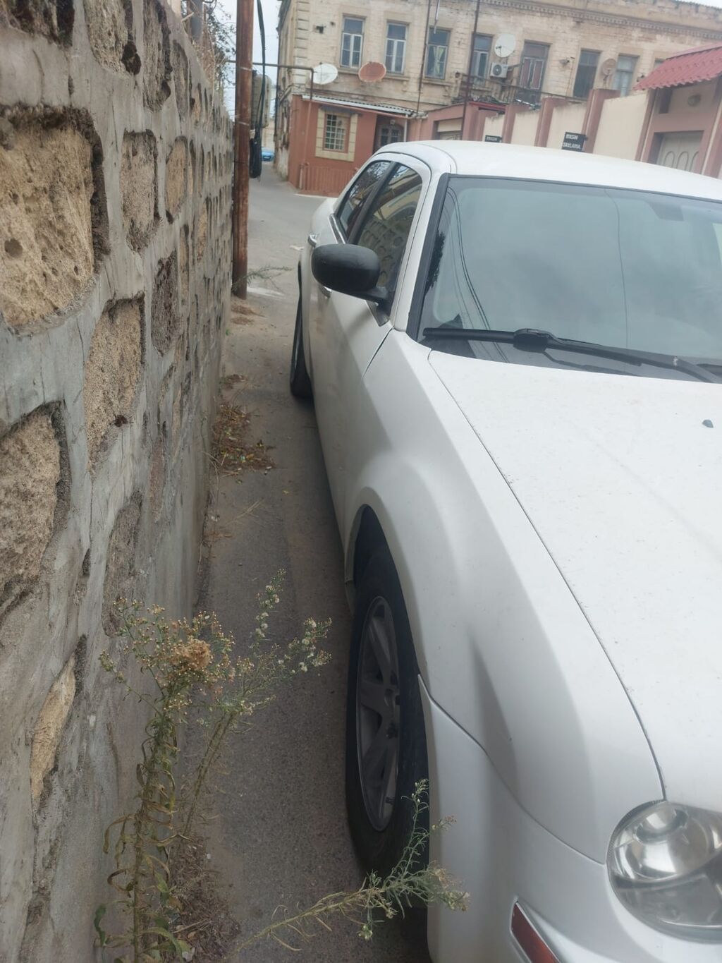 Chrysler 300C, ağ rəng, sedan Xüsusiyyətlər: - Güclü V6 benzin — Avtomobillər, Digah (4)
