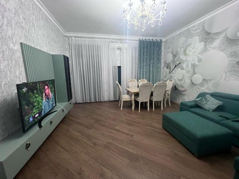 Satılır 3 otaqlı köhnə tikili 110 m² — Bakı
