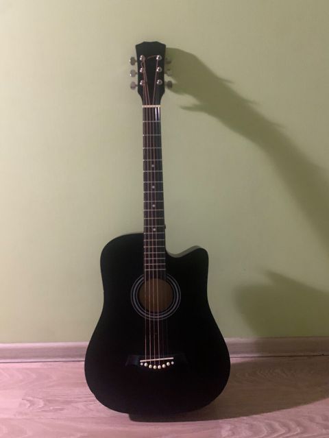 Akkustik gitar dəsti – qara rəng, kəsikli (cutaway) korpus — Bakı
