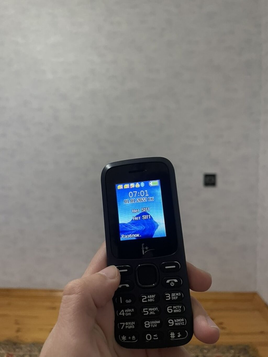 Sadə düyməli mobil telefon - Rəng: qara, kompakt korpus - Ekran — Digər smartfonlar, Digah (3)
