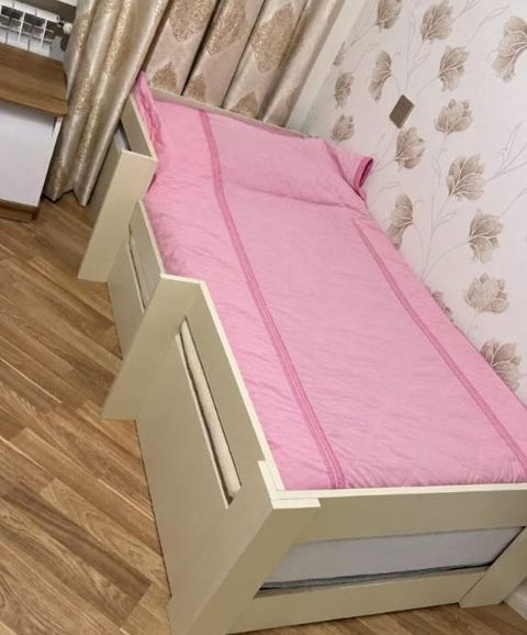 Kravat qiymeti 100man Demek olar iwlenmiyib tezedi matras var olcu — Qobu