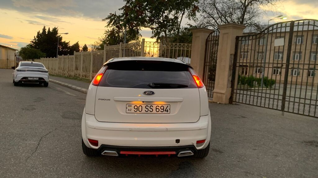 Ford Focus: 1.6 l 2006 il 397593 km Hetçbek 90-SS-694 — Avtomobillər, Bakı