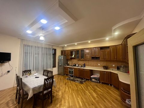 Satılır 8 otaqlı həyət evi/bağ evi 290 m² — Bakı