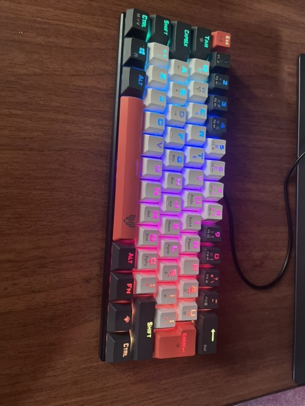 RGB işıqlanmaya malik kompakt mexaniki klaviatura - 60% ölçülü, yerə — Klaviaturalar və siçanlar, Sumqayıt (3)