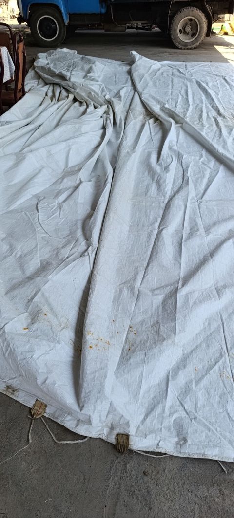 Ağ rəngli böyük tent/parça örtük - Material: sıx, suya davamlı tent — Beyləqan