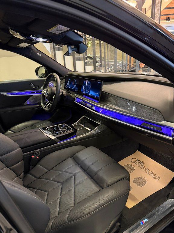 BMW i7 M70, 105.7 kWh, 2023 il, 13 000 km — Avtomobillər, Bakı (11)