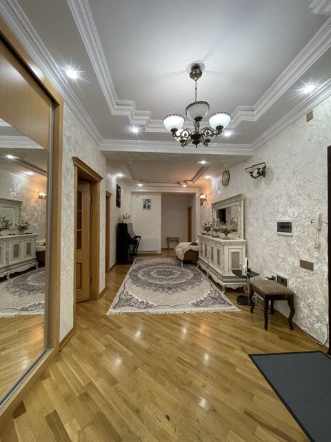 Satılır 4 otaqlı yeni tikili 140 m² — Bakı
