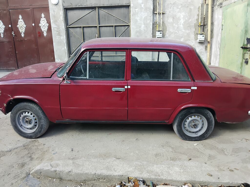 VAZ (Lada) klassik sedan - Kuzov: 4 qapılı, tünd qırmızı rəng. Ön sol 23-BG-026 — Avtomobillər, Digah (2)