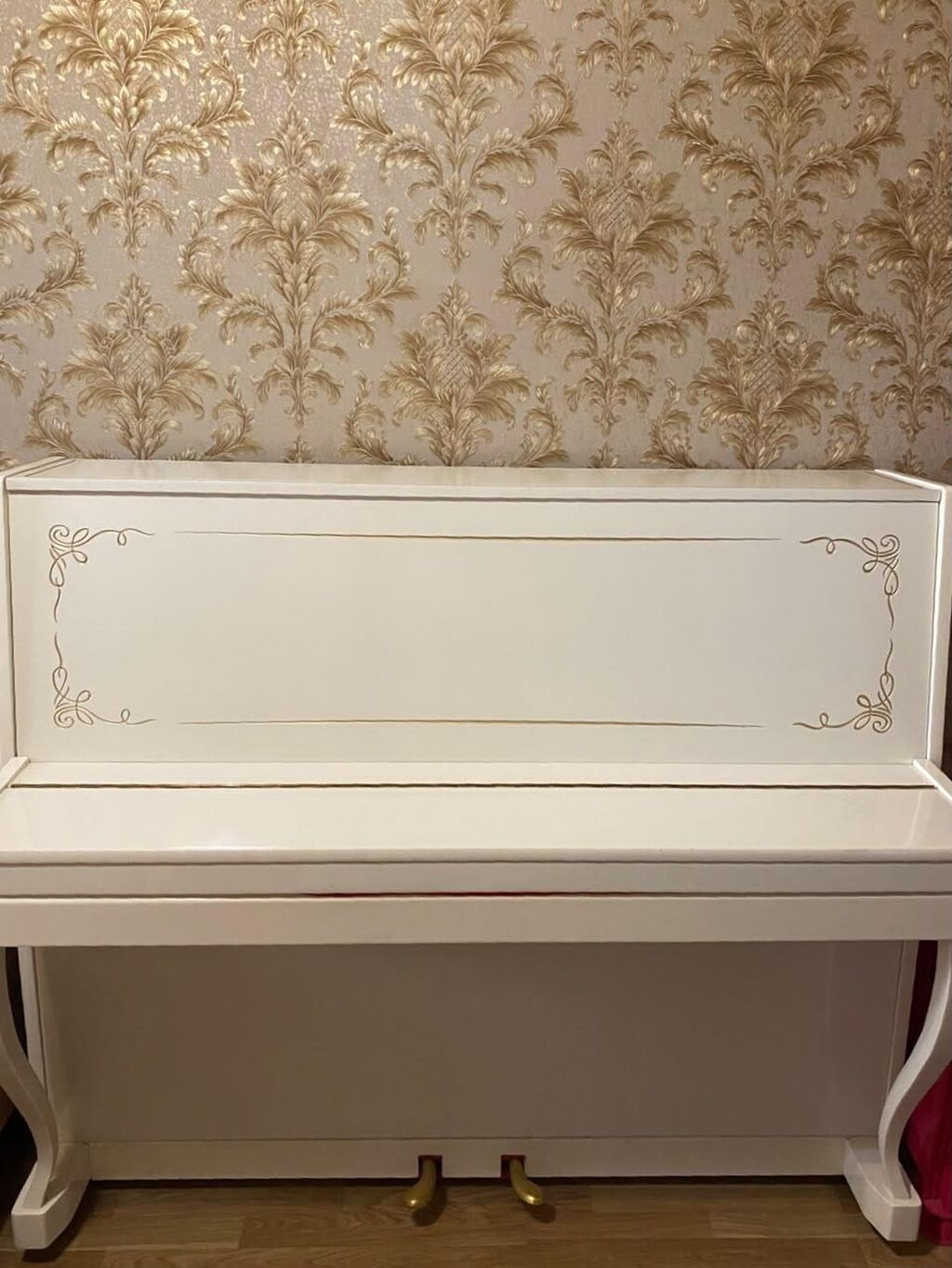 Ağ rəngli şvert pianino – “Сюита” (upright) Xüsusiyyətlər: - Korpus — Pianino və digər klaviş alətləri, Gəncə (4)