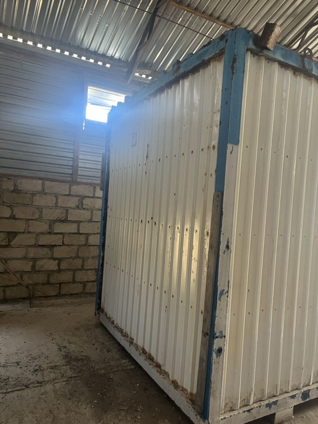 Metal konteyner otaq - Ölçü: təxminən 6 m uzunluq, 2.4 m en, 2.5 m — Hazır konstruksiyalar, Bakı (3)