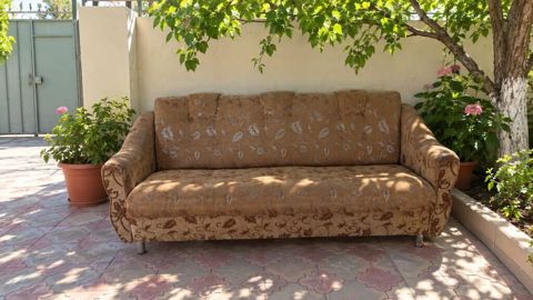 Divan mohkem ve kefiyyetlidir. Qirigi xarabi yoxdur.acilan ve — Digah