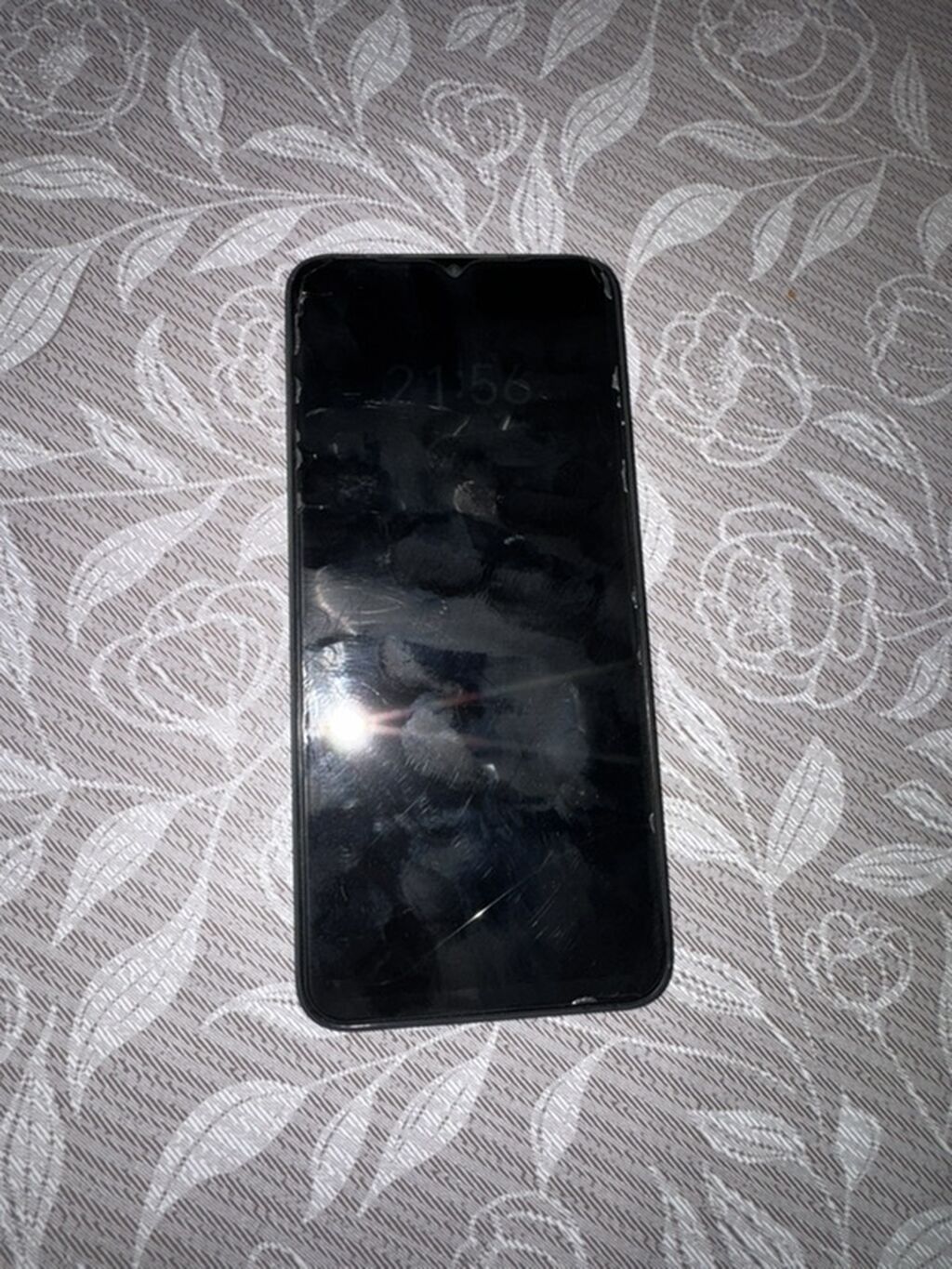 Yaşıl rəngli smartfon Xüsusiyyətlər: - Arxa tərəfdə kvadrat modulda 4 — Digər smartfonlar, Bakı (2)