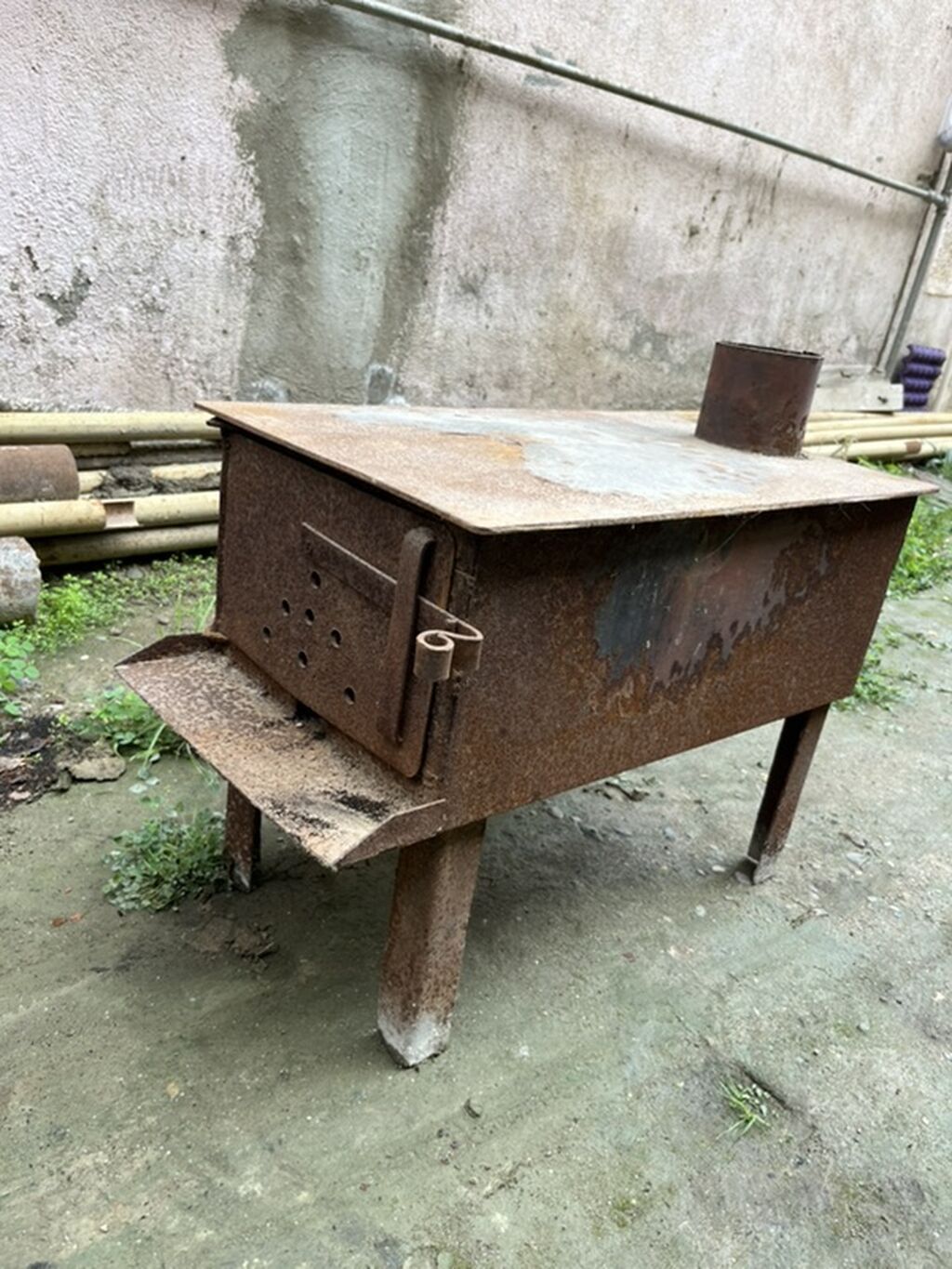 Metal soba satılır. Qalın metaldan hazırlanmış, ayaqlı konstruksiyaya — Kaminlər, Mehdiabad (5)