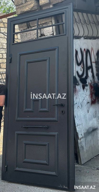 Seyf qapı — Pəncərələr, qapılar, balkonlar, Bakı