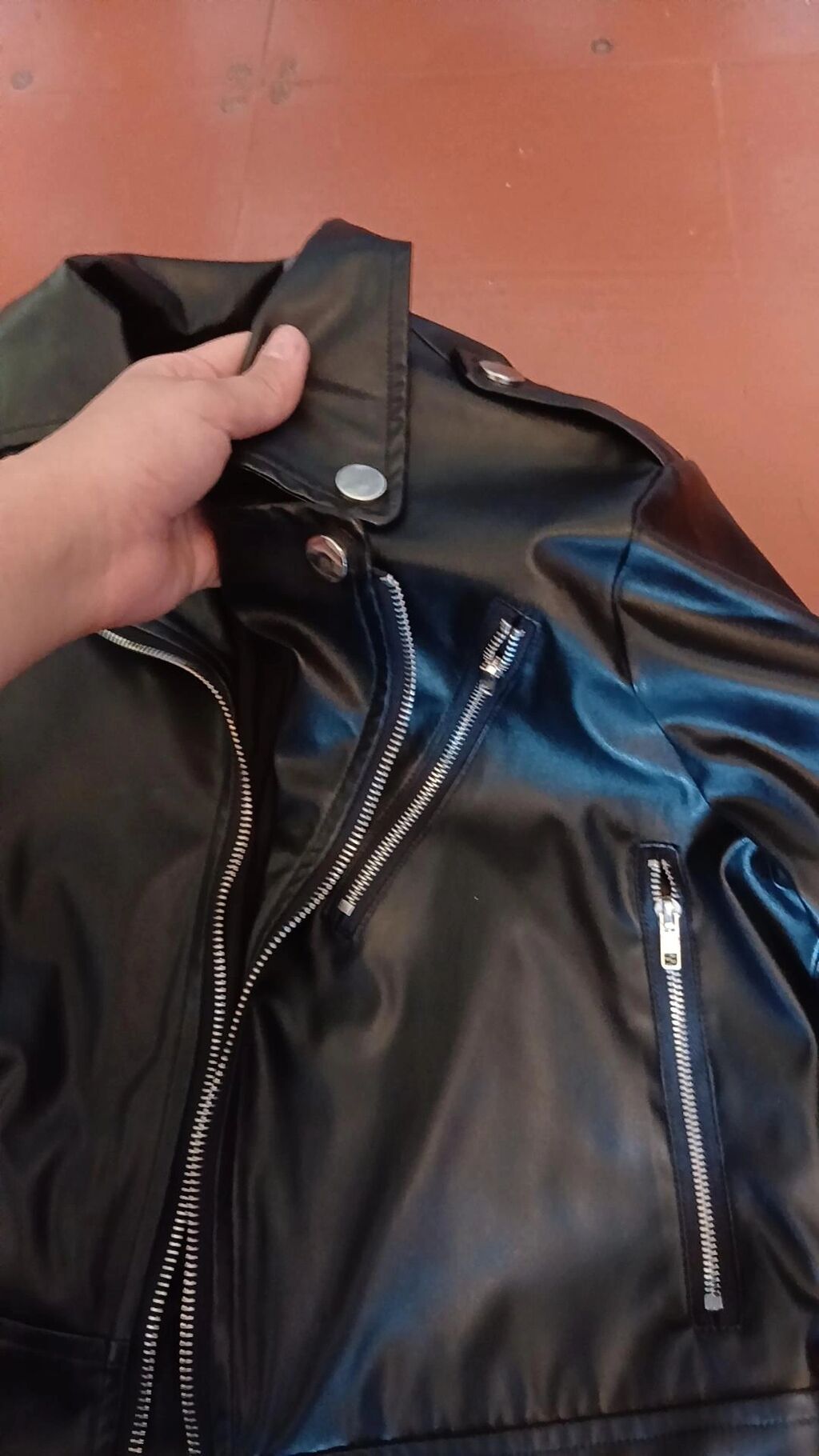 Nadir model – eko‑dəri qadın “cropped” biker gödəkçə - Material — Jaketlər, Bərdə (2)