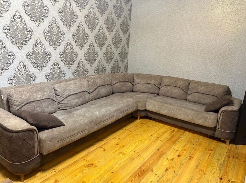 Künc divan bazalıdı. Sag sol etmək olur. Bazası genişdi. Fabrik — Mebel, Bakı