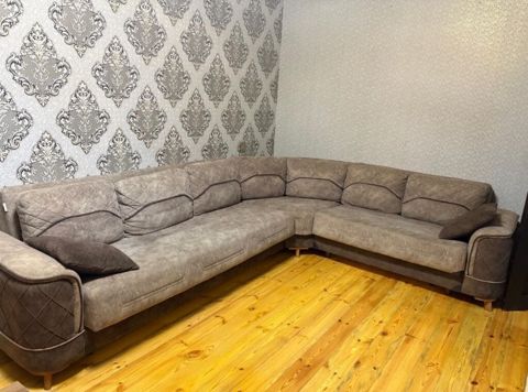 Künc divan bazalıdı. Sag sol etmək olur. Bazası genişdi. Fabrik — Bakı