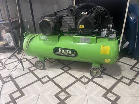 Volga markalı porşenli hava kompressoru - Tank həcmi: 100 litr (gövdə — Nasoslar va kompressorlar