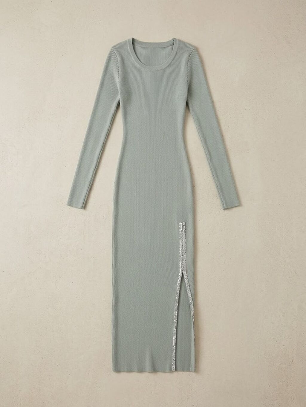 Uzunqol trikotaj paltar – boz-yaşıl ton - Model: bədənə oturan, midi — Gündəlik paltarlar, Xırdalan