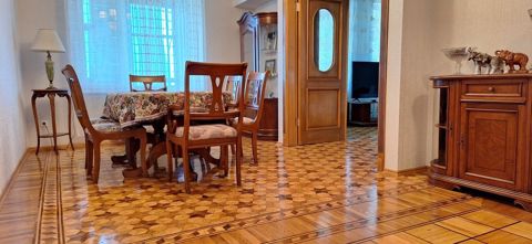 Satılır 4 otaqlı köhnə tikili 145 m² — Apartment